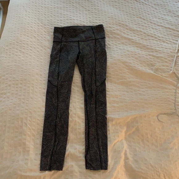 Black Lululemon leggings - Picture 2 of 4